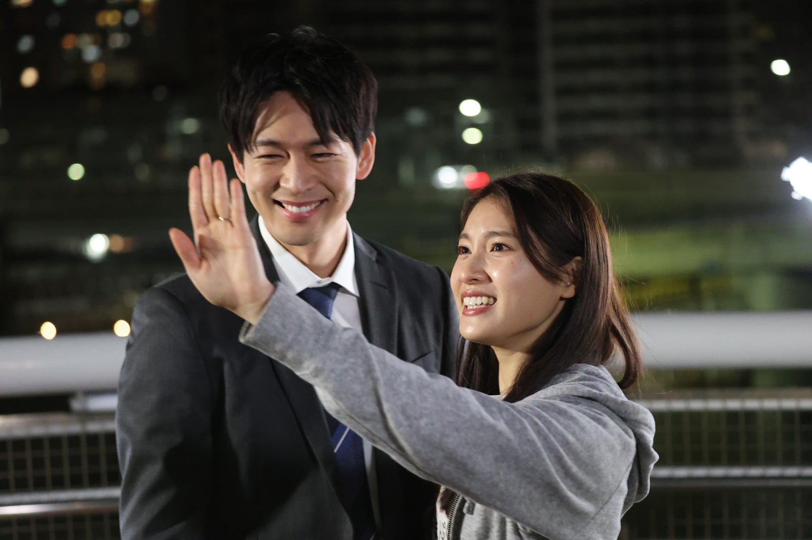 松下洸平、土屋太鳳／「やんごとなき一族」第1話より（C）フジテレビ