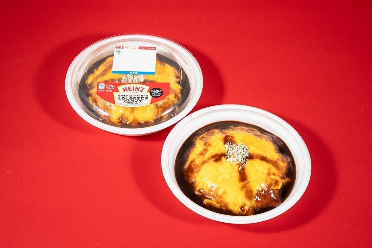 ファミリーマートの濃厚黒デミソースで食べる　とろとろたまごのオムライスのビジュアル