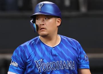 DeNA・筒香にアクシデント 空振り時に痛めたか カウント0-1から交代