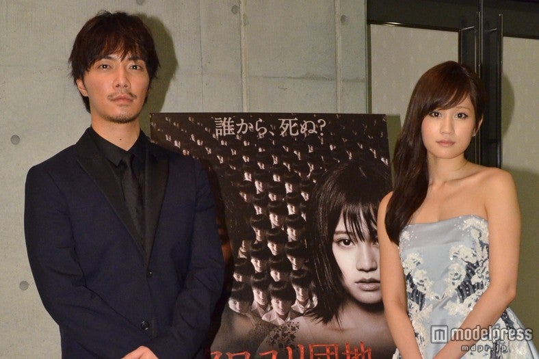 前田敦子（右）と成宮寛貴（左）