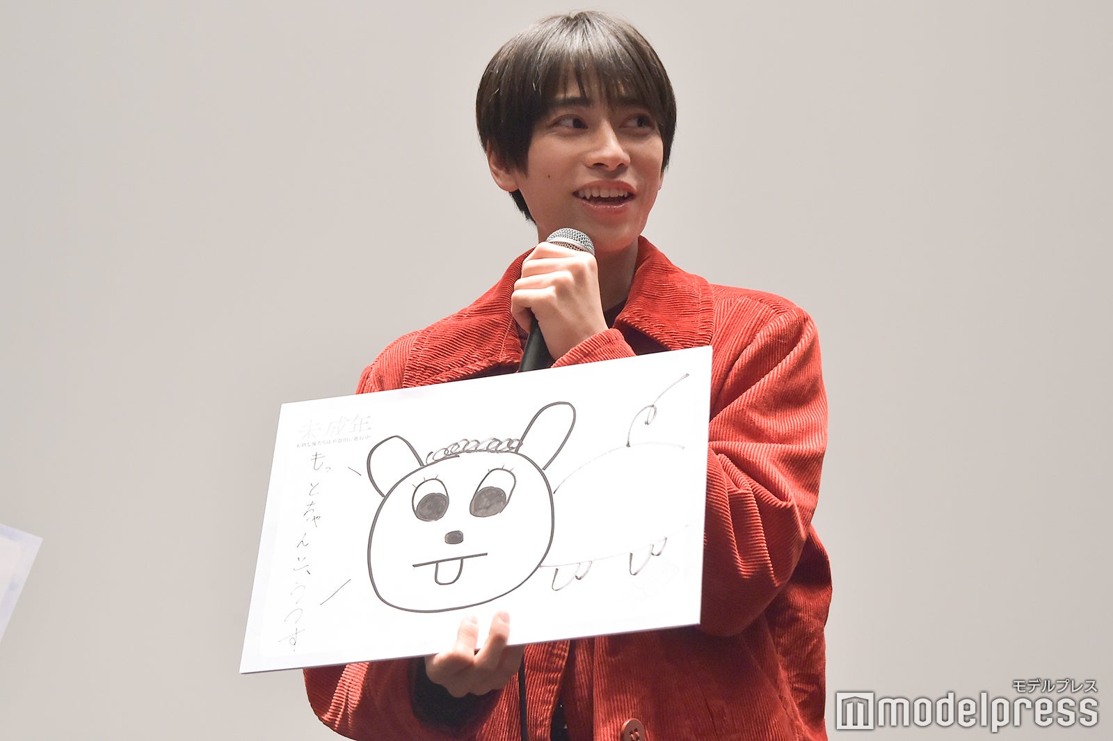 総ツッコミを浴びる本島純政（C）モデルプレス