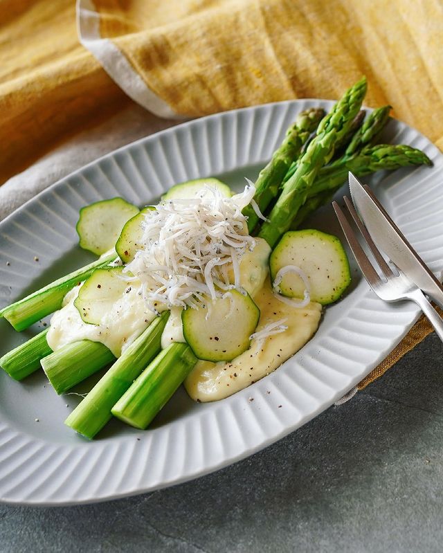 チキンのトマト煮に合う献立をご紹介 相性抜群の美味しい付け合わせ簡単レシピ モデルプレス チキンのトマト煮に合う献立をご紹介 相性抜群の美味しい付け合わせ簡単レシピ モデルプレス
