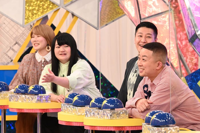 オダウエダ(小田結希、植田紫帆)、チョコレートプラネット(長田庄平、松尾駿)(C)日本テレビ