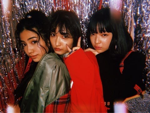 (左から)北澤舞悠、安井レイ、田中芽衣/オフショット/写真提供:Ameba