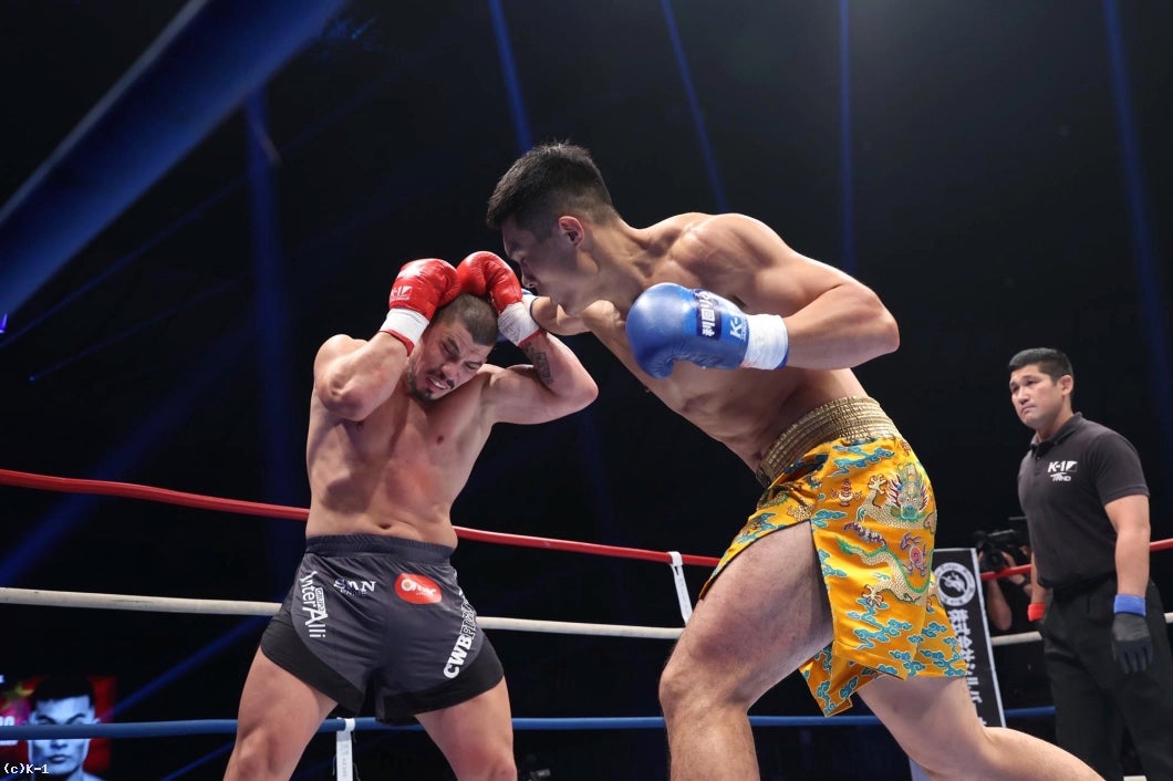 クラウディオ・イストラテ選手 、リュウ・ツァー選手（C）K-1