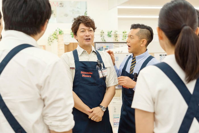 香取慎吾、的場浩司ら (C)2022“犬も食わねどチャーリーは笑う”FILM PARTNERS