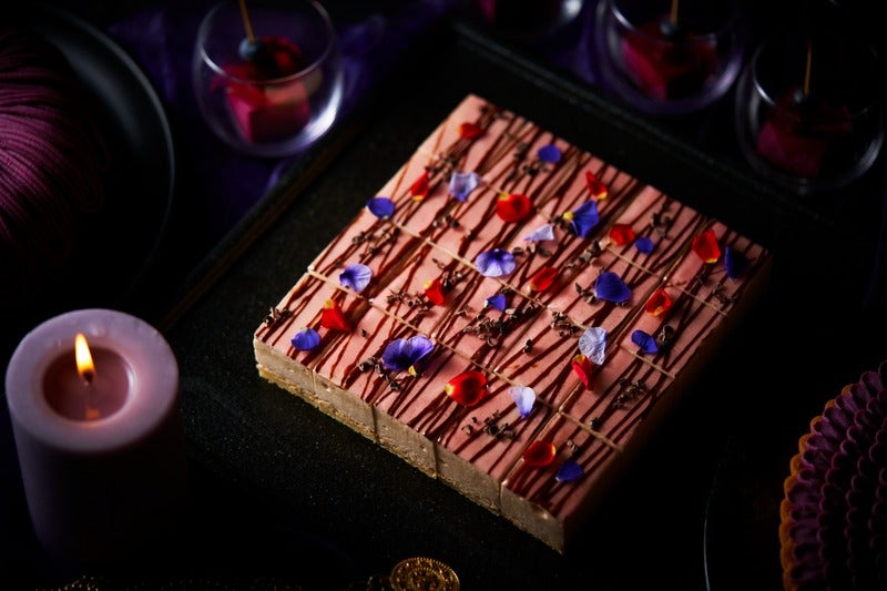 PURPLE SWEETS COLLECTION -DANCE MACABRE／画像提供：マイステイズ・ホテル・マネジメント