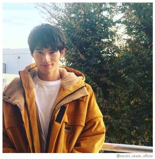 岡田健史、インスタ初の笑顔ショットに「顔が天才」「破壊力すごい」と反響殺到