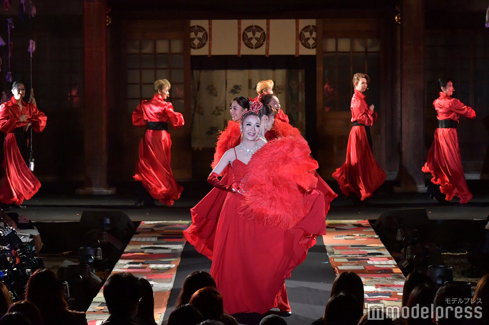 宝塚歌劇団OGメンバー／「BISHU COLLECTION produced by TGC」より（C）モデルプレス