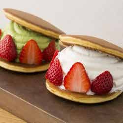 左が苺(宇治抹茶クリーム)、右が苺(生クリーム)各500円/画像提供:京菓子司 都