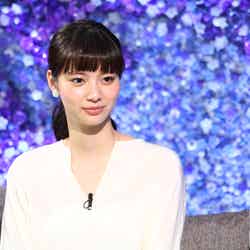 新川優愛、ハワイで奇跡の遭遇 “同期”中条あやみと想い出を語る