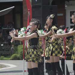 JKT48(ミュージックビデオ「Heavy Rotation」メイキングカット)