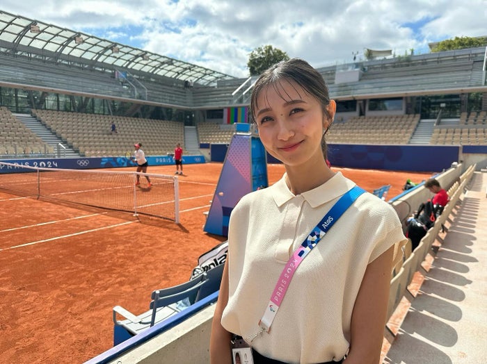 TBS近藤夏子アナ、ミニスカから美脚スラリ 大物タレントとの3ショットに「素敵」「スタイル抜群」の声