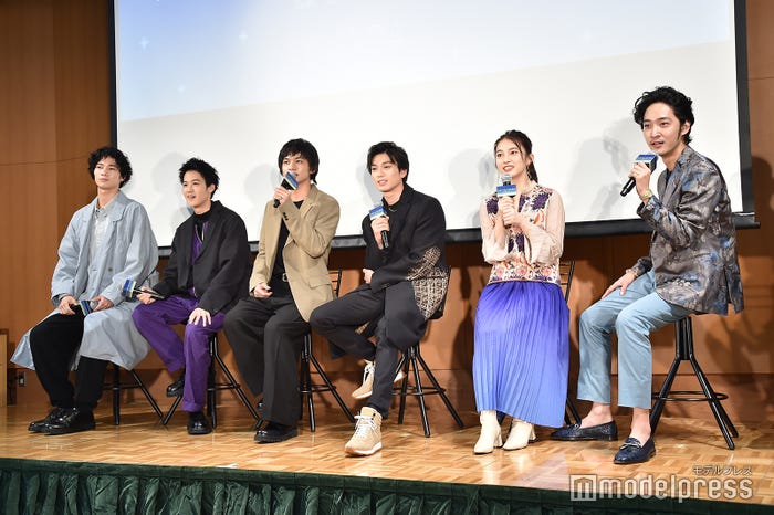 青山学院大学生の質問に答える(左から)清原翔、葉山奨之、北村匠海、新田真剣佑、久保田紗友、上杉柊平(C)モデルプレス