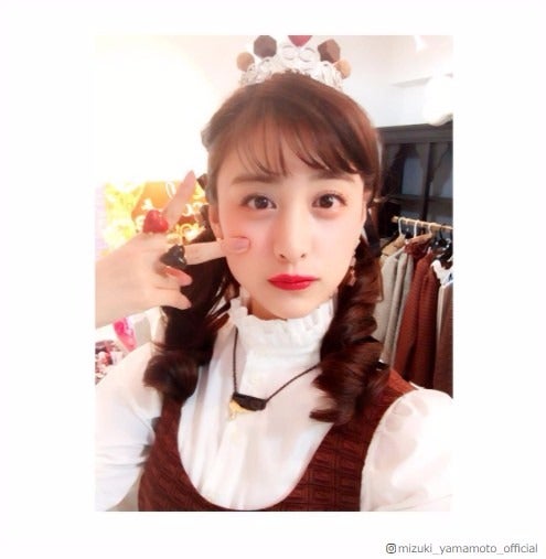 “チョコまみれ”な山本美月がキュートすぎ！ 「お人形さんみたい」悶絶のファン続出
