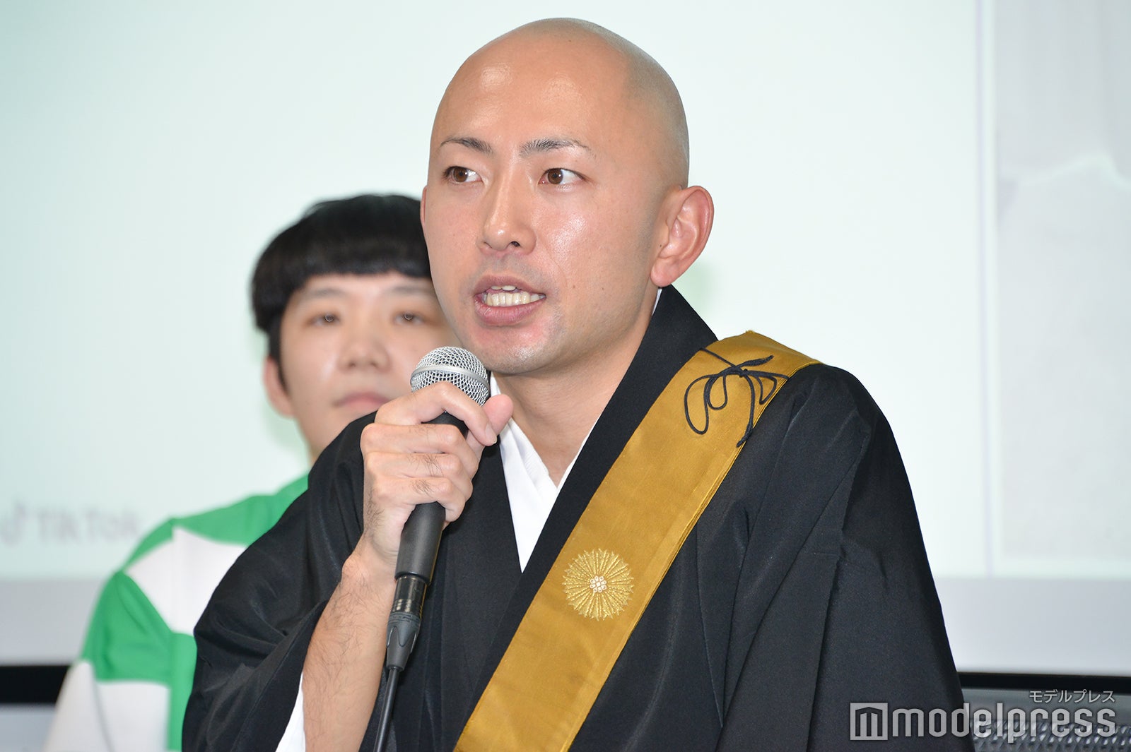 コバケン　踊るお坊さん （C）モデルプレス