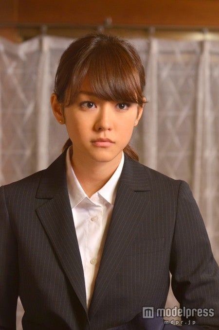 桐谷美玲が新人記者に　謎の連続死の真相は