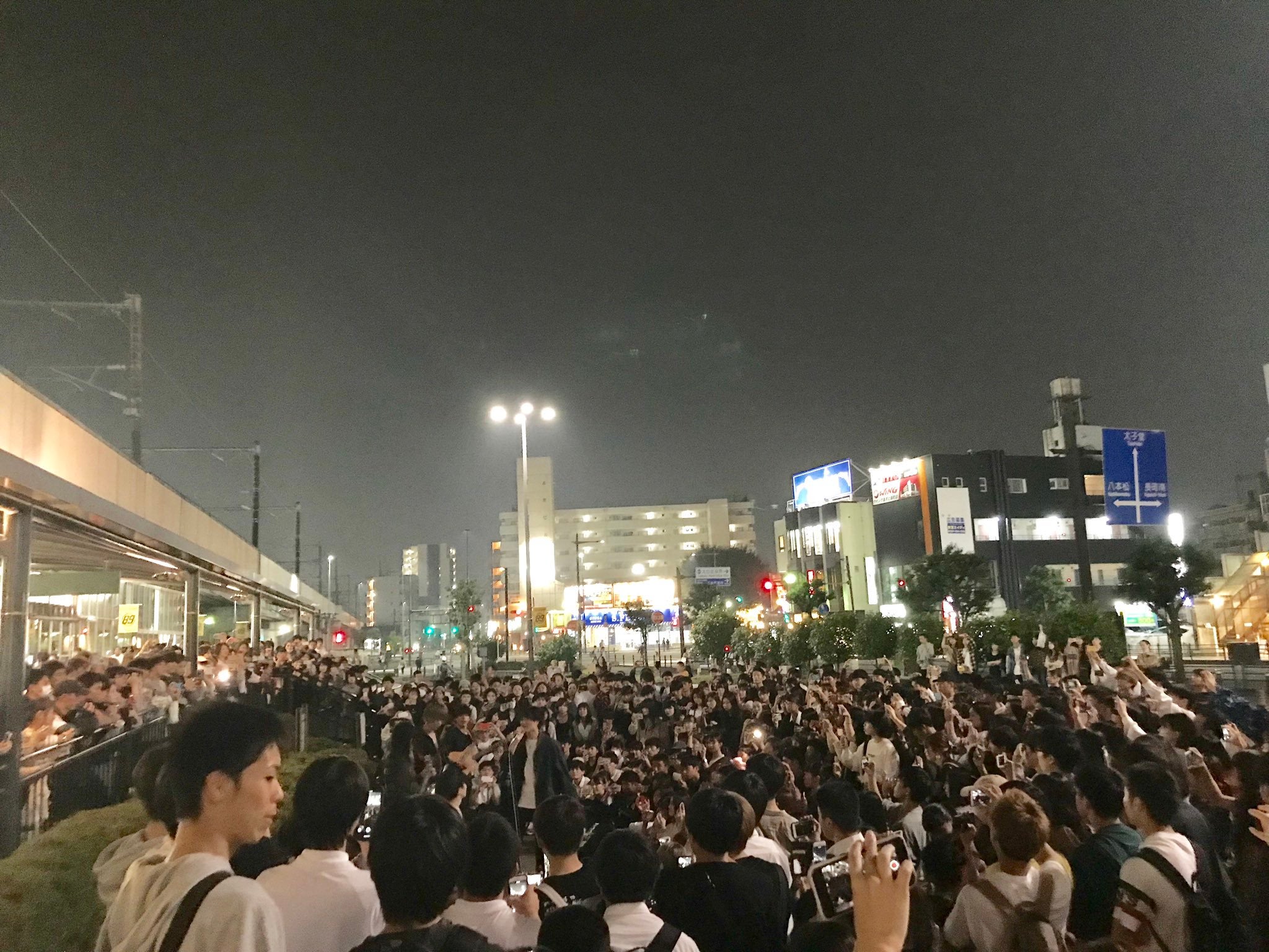 路上ライブがパニック状態になるバンド・Novelbrightとは？SNSで話題呼び人気上昇