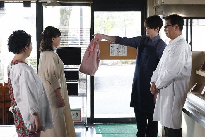 池谷のぶえ、野呂佳代、岡田将生、中井貴一「ザ・トラベルナース」第3話(C)テレビ朝日