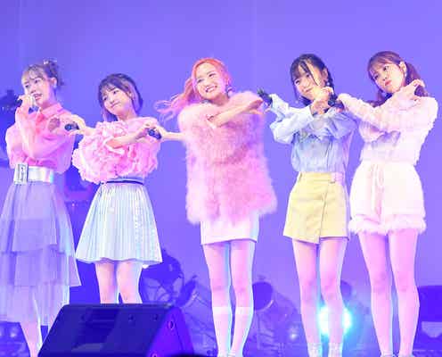 本田仁美・小栗有以らAKB48“チーム8”、サンリオピューロランドでライブ開催 ハローキティ・マイメロディ・シナモロールと「恋するフォーチュンクッキー」披露も<ライブレポート>