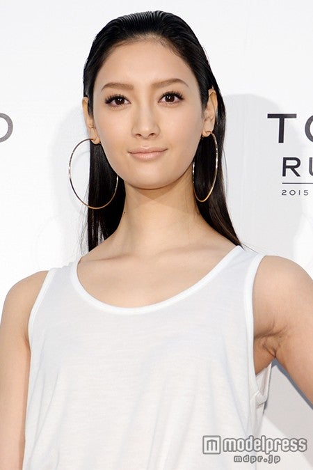画像1 2 菜々緒 可愛い系 時代の写真を公開 お人形さんみたい と反響 モデルプレス