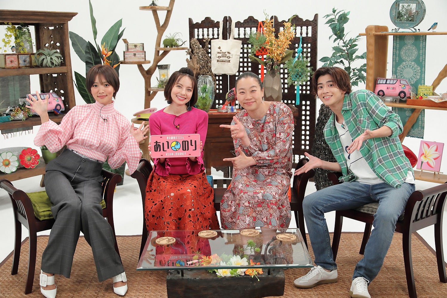 夏菜、ベッキー、いとうあさこ、飯島寛騎（C）フジテレビ