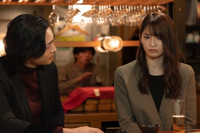 竜星涼、岡本玲「スタンドUPスタート」第2話より(C)フジテレビ