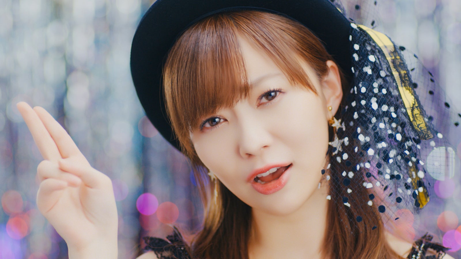 指原莉乃「私だってアイドル！」MVより（C）AKS／キングレコード