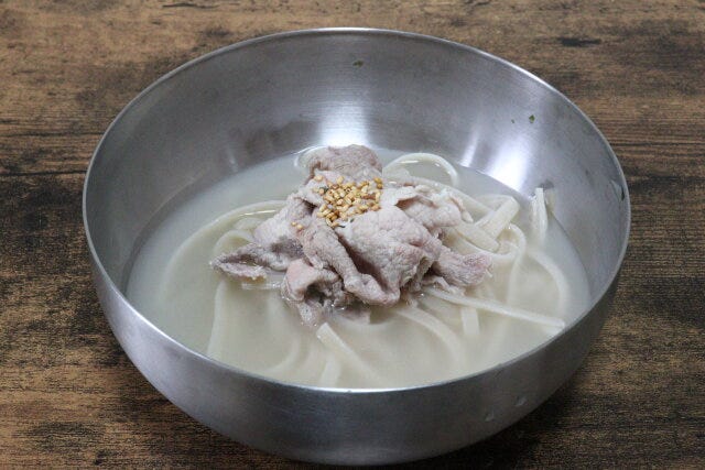 ダイソー ソルロンタン麵 ダイソー ソルロンタン麵 完成図