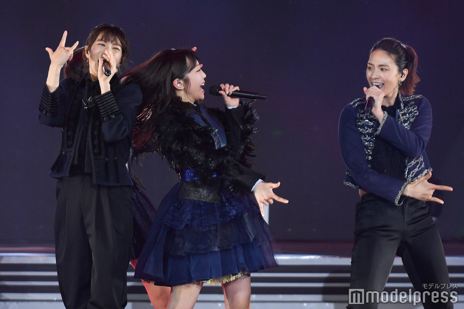 宮澤佐江、峯岸みなみ、秋元才加「峯岸みなみ卒業コンサート～桜の咲かない春はない～」（C）モデルプレス