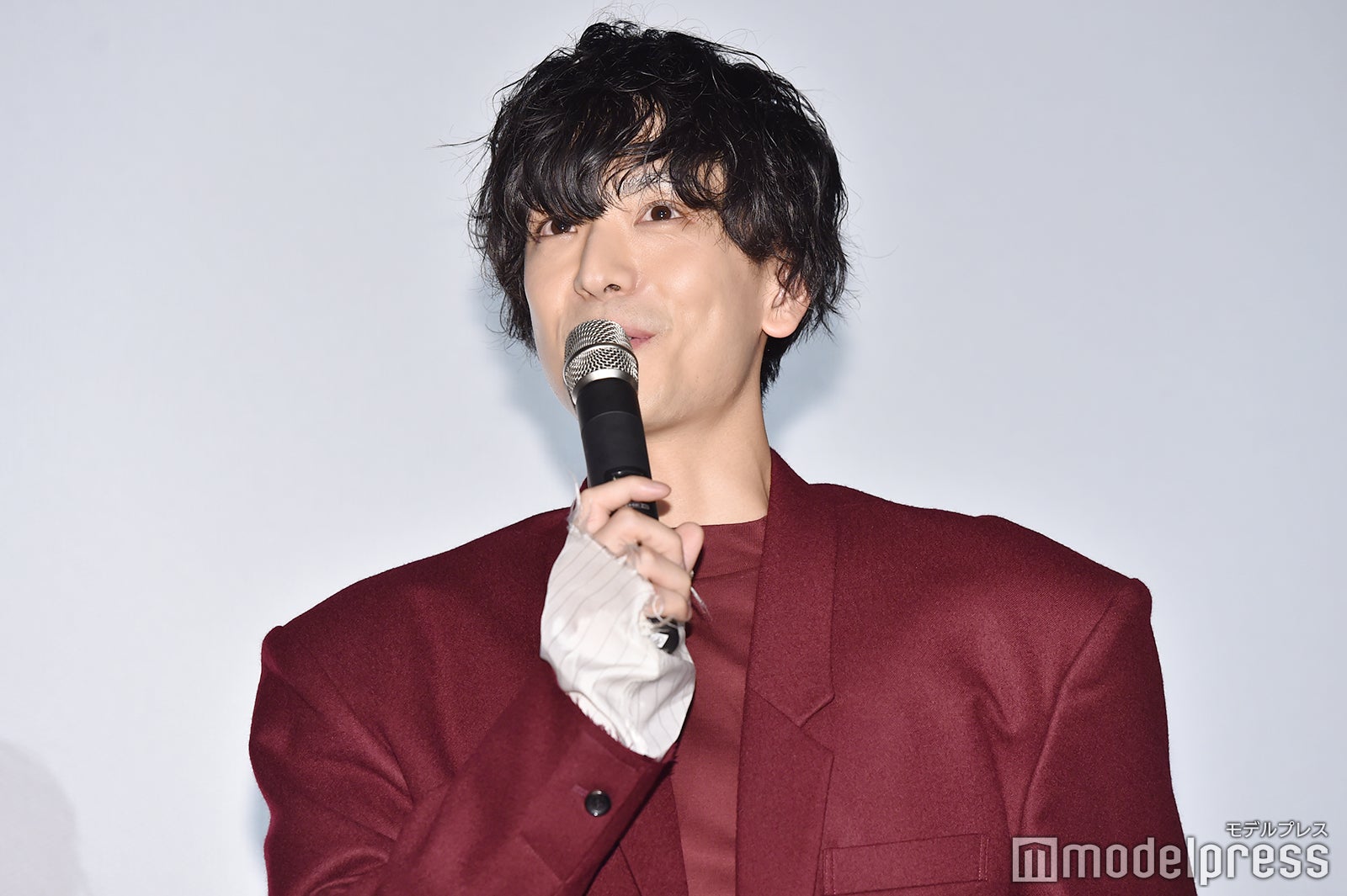 黒羽麻璃央（C）モデルプレス