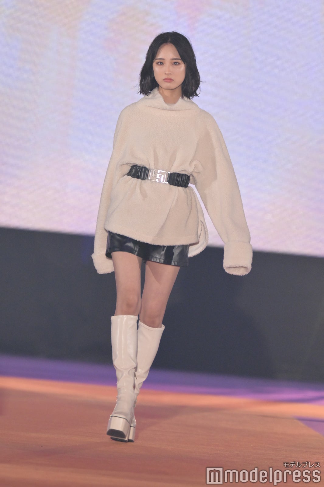 大友花恋/等身大ポップ 画像6/11) 大友花恋、ほっそり脚線美にドキッ オーラ溢れる堂々