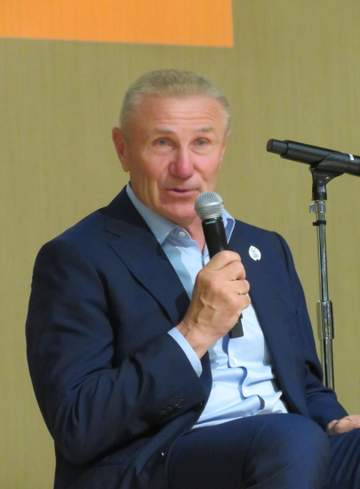 「鳥人」セルゲイ・ブブカ氏「つらい時、心が揺れ動く時に続ける力が、本当の力になる」 レジェンドが保護者への講演会登場