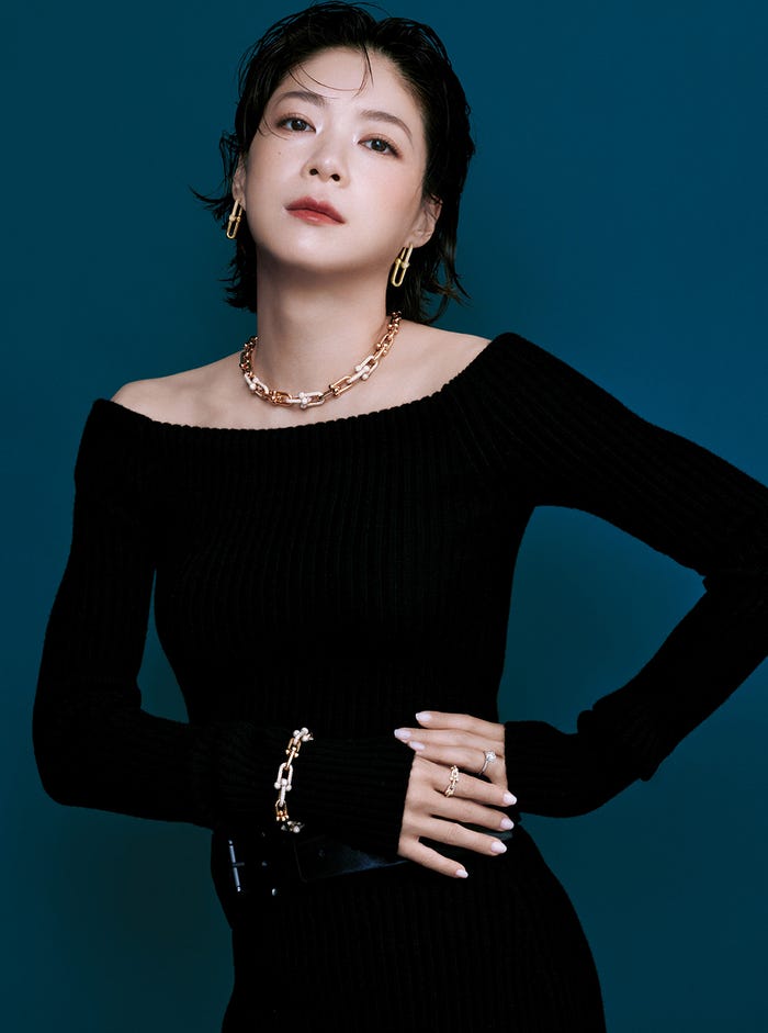 上野樹里/Photos:Kinya Ota Hair:Shotaro Makeup:Sada Ito Nail:Kiho Watanabe/Styling(Sho Wada):Soichiro Kobayashi Set Design:Takashi Imayoshi/Managing Editor:Michie Mito Fashion Editor:Aika Kiyohara