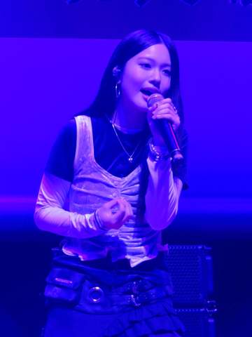 aoが新曲「Call」を主題歌となった映画イベント生歌唱 出演者たちも「スゴいな」「カッコいい」と大興奮