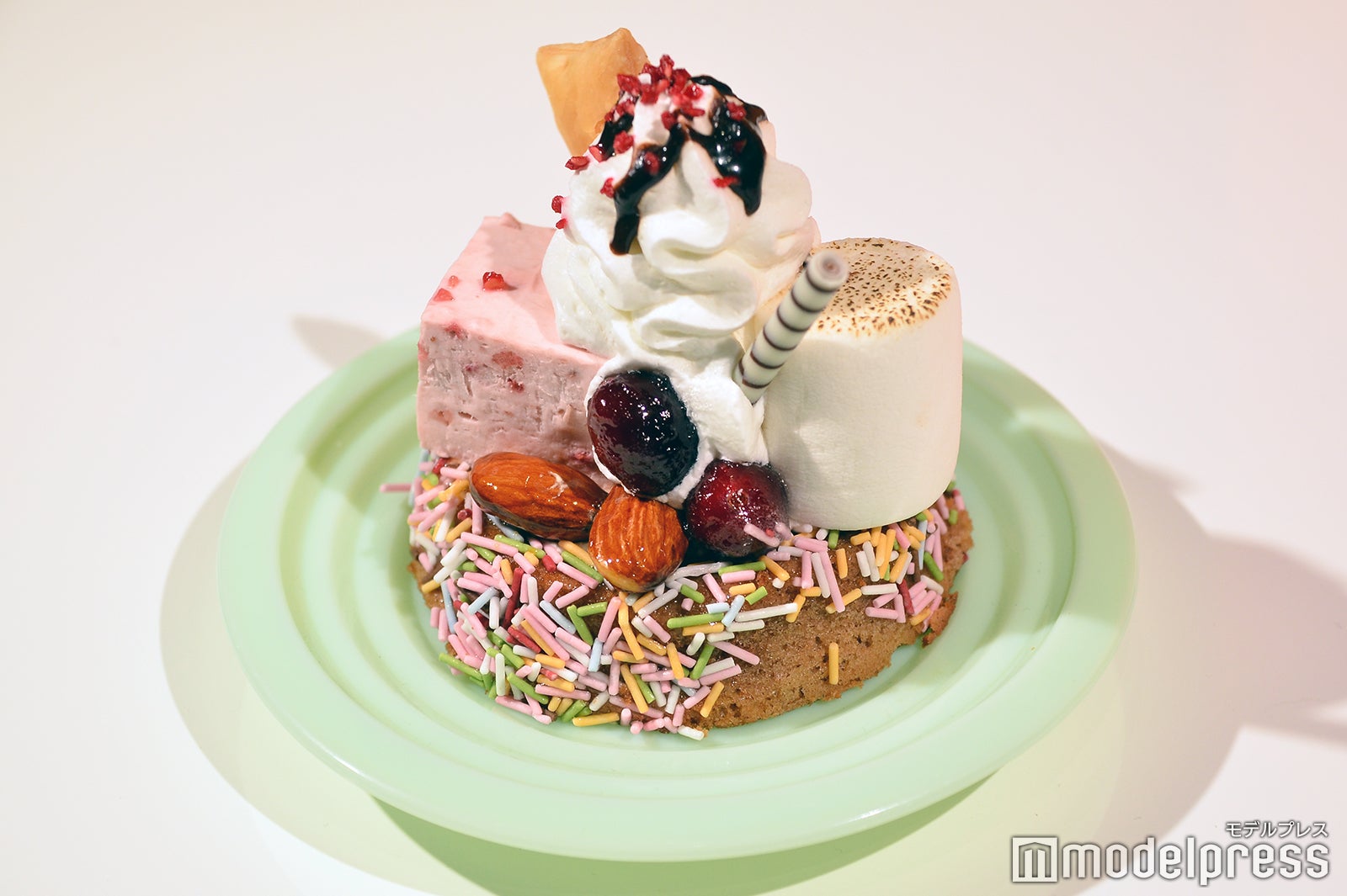 ミックスパフェケーキ（C）モデルプレス