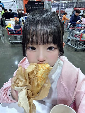 14歳JCインフルエンサー・なな、あざと可愛い"上目遣い"ショット公開「バブみ強い」「ビジュ良！」