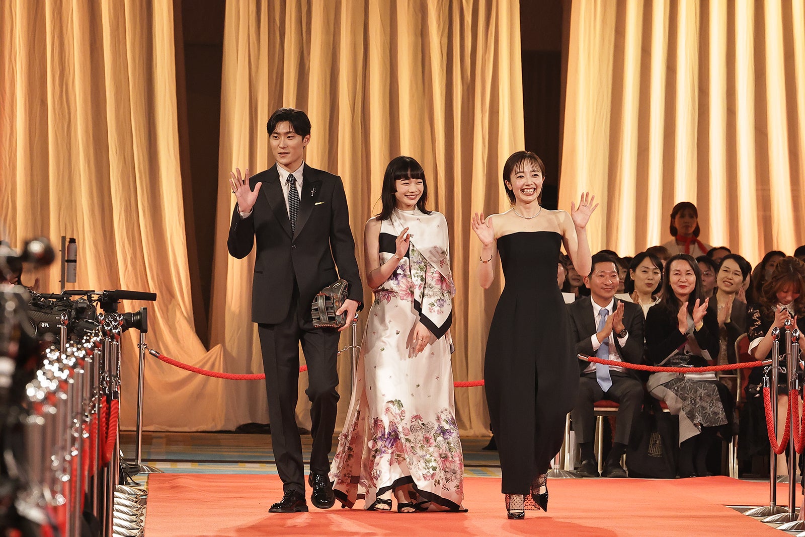 松谷鷹也、見上愛、森田望智（C）日本アカデミー協会