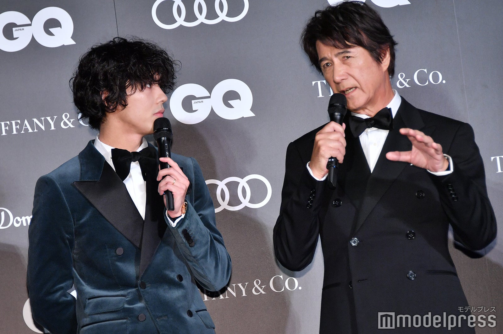 賀来賢人、草刈正雄 （C）モデルプレス