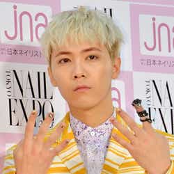 新田真剣佑 三浦翔平と2ショット Ftislandイ ホンギ 日本での交流に注目集まる モデルプレス