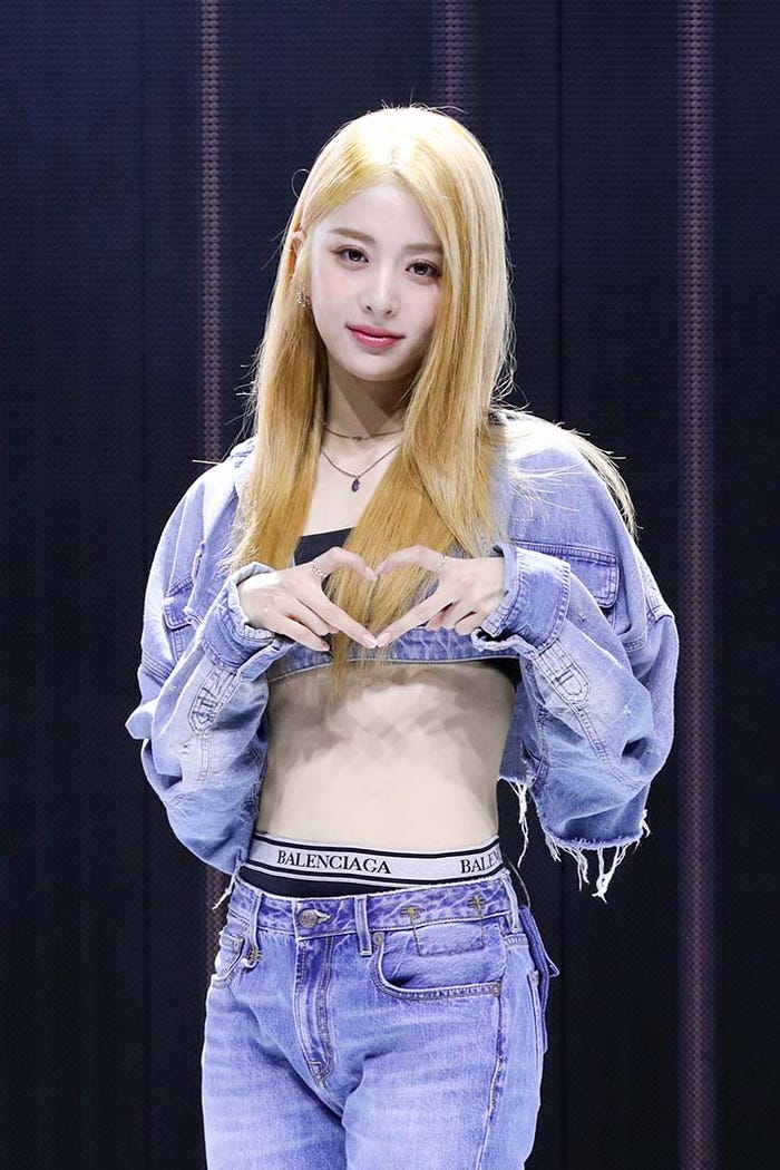 ユンジン/LE SSERAFIM(P)&(C)SOURCE MUSIC