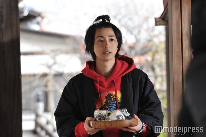 慶和がついにお寺を飛び出す/ドラマ「スミカスミレ 45歳若返った女」第3話(画像提供:テレビ朝日)