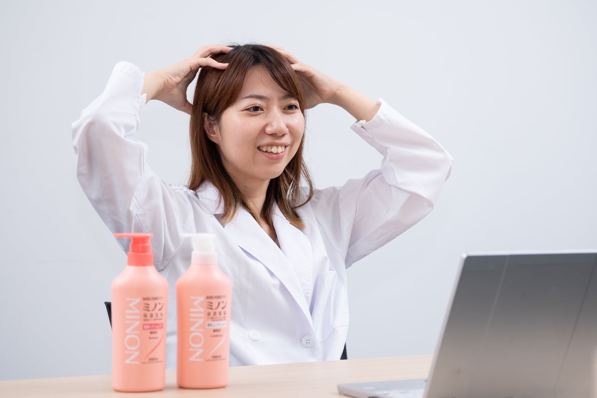 正しい洗い方を3人にレクチャー