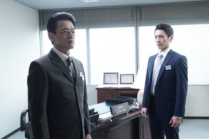 神保悟志、小林亮太「相棒season22」第5話より(C)テレビ朝日