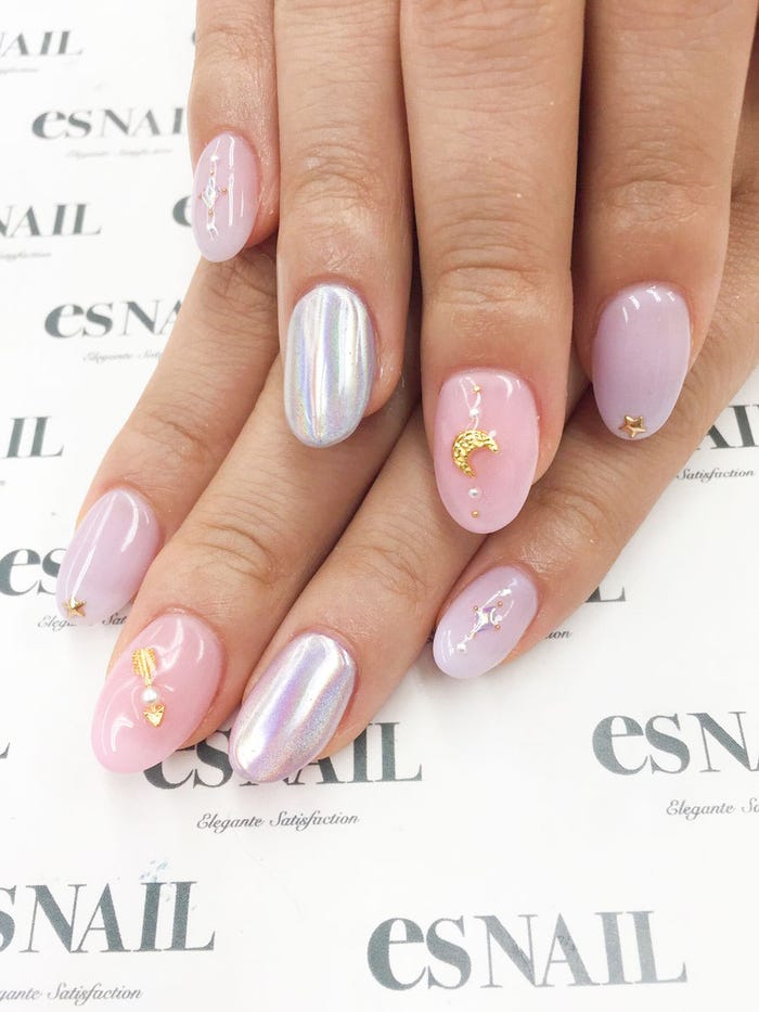 ピンクと紫の相性◎!/画像提供:esNAIL