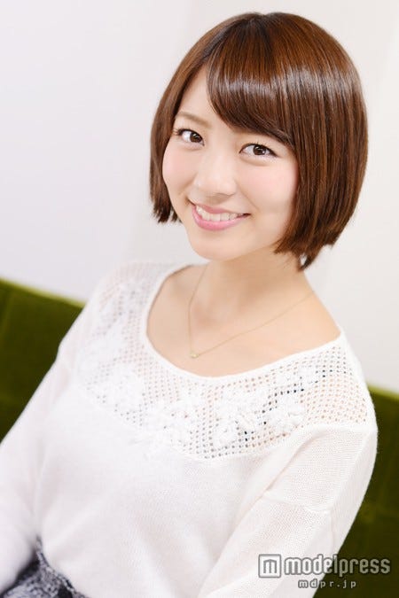 ファンにメッセージを送る梨里杏