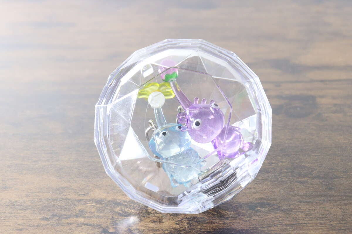 ミニフィギュアが中に入ったダイヤモンド型クリアケース ミニフィギュアが中に入ったダイヤモンド型クリアケース
