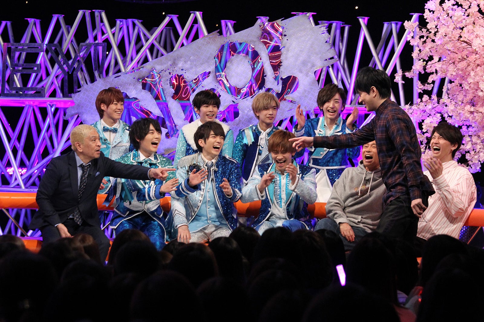 （左から）松本人志、なにわ男子、浜田雅功、横山裕、大倉忠義（C）フジテレビ