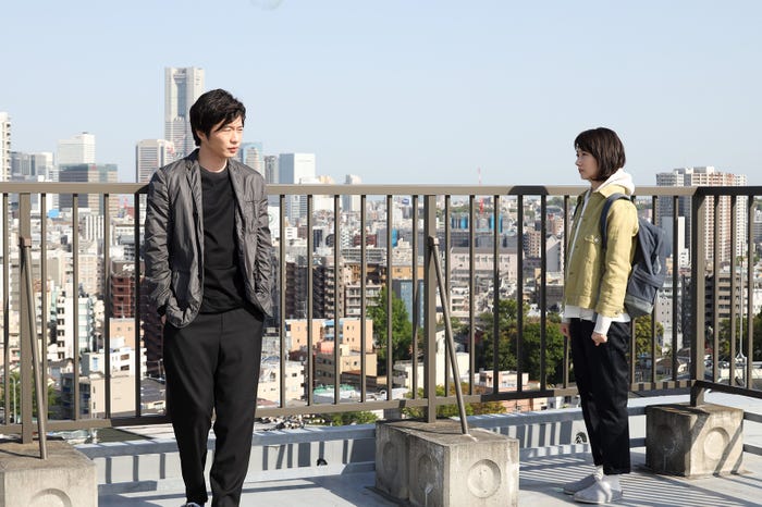 田中圭、波瑠「ナイト・ドクター」第5話より(C)フジテレビ