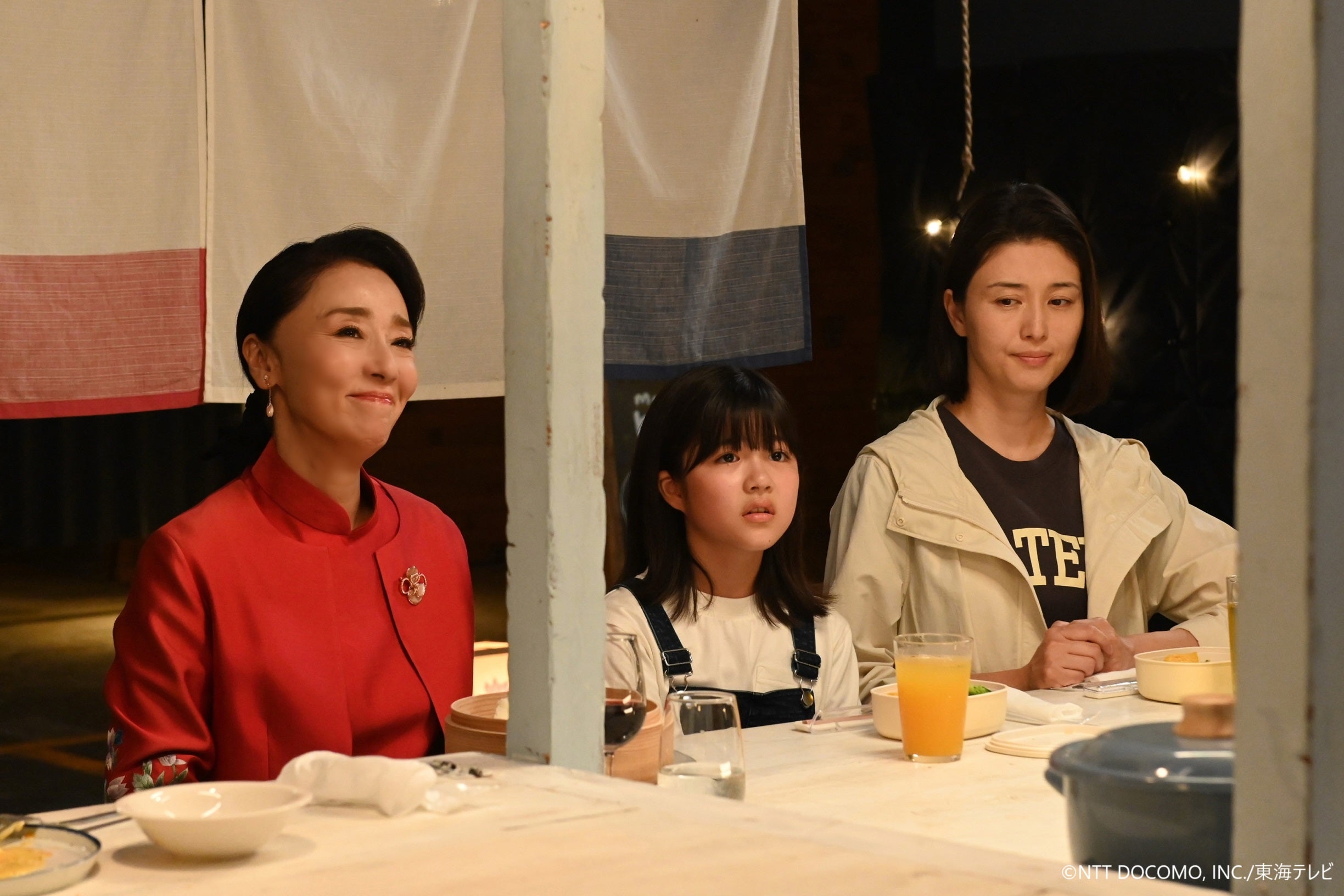 浅野ゆう子、永瀬ゆずな、橋本マナミ「ミッドナイト屋台2～ル・モンドゥ～」最終話より（C）NTT DOCOMO，INC.／東海テレビ